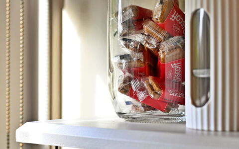 St Germain'S Annexe: Bordservice, Reoler, Serveware, Drinkware, Hylde, Kop, Tallerkner, Køkken