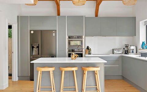 Firethorn: Møbel, Køkken, Køkken Apparat, Countertop, Indretning, Gulvbelægning, Cabinetry, Større Bandage, Træ, Etage