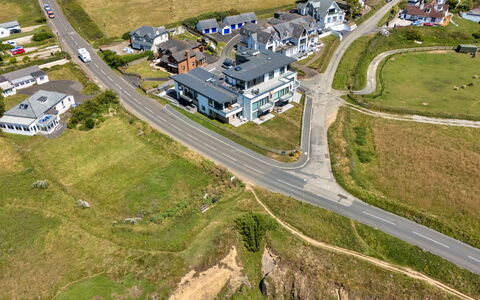 Perrantide: Boligområde, Hus, Landskab, Hjem, Land Lot, Almindeligt, Forstad, Menneskelig Bosættelse, Luftfotografering, Kyst