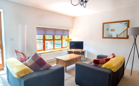 Rosemary Cottage at Widemouth Bay: Møbel, Indretning, Væg, Gulvbelægning, Couch, Træ, Værelse, Loft, Etage, Stue