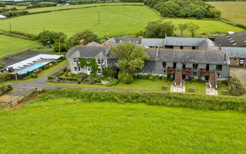 Squire, Quinceborough Farm: Boligområde, Landskab, Hjem, Estate, Fugleperspektiv, Almindeligt, Land Lot, Sommerhus, Lawn, Mark