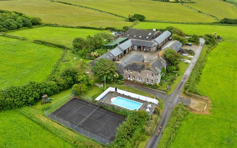 Barn, Quinceborough Farm: Estate, Svømmepøl, Fugleperspektiv, Udvej, Lawn, Villa, Landscaping, Luftfotografering, Gård, Hotel