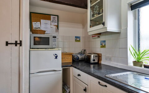 Barn, Quinceborough Farm: Træ, Køkken, Større Bandage, Countertop, Cabinetry, Køkken Apparat, Køkkenvask, Komfur, Komfur, Bejdse