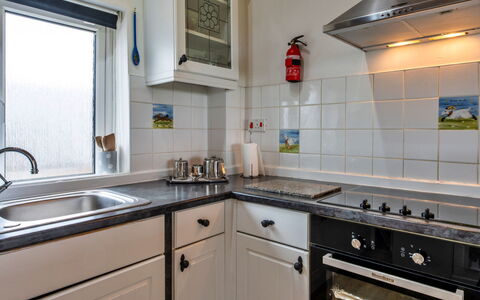 Barn, Quinceborough Farm: Køkken, Køkken Apparat, Countertop, Større Bandage, Køkkenvask, Cabinetry, Komfur, Sanitærarmatur, Komfur, Husholdningsapparat