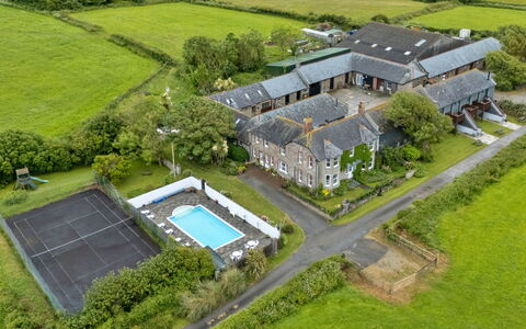 Roost, Quinceborough Farm: Boligområde, Estate, Svømmepøl, Udvej, Mansion, Landscaping, Villa, Hacienda, Fugleperspektiv, Eco Hotel