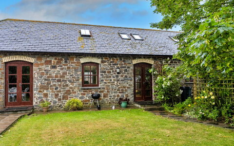 Roost, Quinceborough Farm: Sommerhus, Hus, Busk, Tag, Dør, Stuehus, Estate, Have, Murværk, Gård