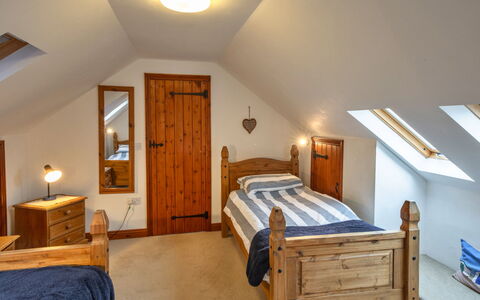 Roost, Quinceborough Farm: Seng, Møbel, Soveværelse, Indretning, Sengetøj, Træ, Gulvbelægning, Sengetøj, Etage, Loft