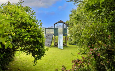Roost, Quinceborough Farm: Busk, Have, Lawn, Eng, Landscaping, Parkere, Gård, Skygge, Backyard, Botanisk Have
