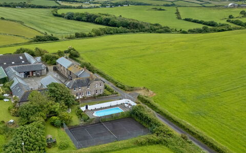 Roost, Quinceborough Farm: Svømmepøl, Estate, Landscaping, Villa, Udvej, Hotel, Eco Hotel