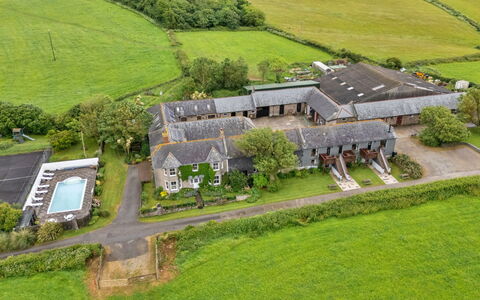 Mucklow, Quinceborough Farm: Græs, Boligområde, Landskab, Fugleperspektiv, Hjem, Almindeligt, Hus, Estate, Luftfotografering, Land Lot