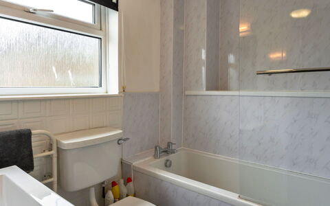 Mucklow, Quinceborough Farm: Badekar, Badeværelse, Sanitærarmatur, Indretning, Etage, Vvs, Gulvbelægning, Tap, Flise, Værelse