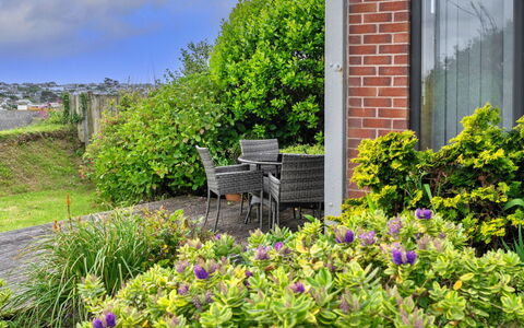 Three Gables: Blomst, Busk, Have, Bunddække, Hjem, Landscaping, Gård, Lawn, Botanisk Have