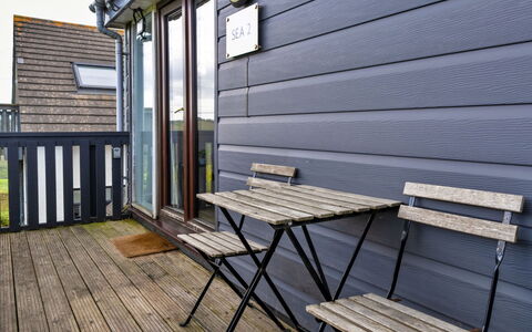Sea 2: Træ, Møbel, Etage, Hårdttræ, Planke, Bejdse, Dæk, Udendørs Møbler, Sidespor, Veranda
