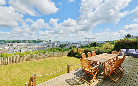Lansdowne: Himmel, Busk, Landskab, Sky, Land Lot, Have, Landscaping, Eco Hotel, Cumulus