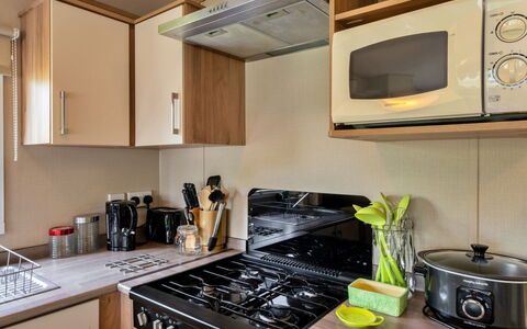 Stargazey: Køkken, Køkken Apparat, Countertop, Større Bandage, Komfur, Møbel, Husholdningsapparat, Komfur, Gaskomfur, Cabinetry