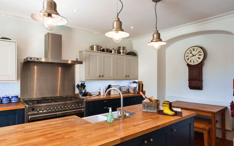 The Old Vicarage: Køkken, Cabinetry, Countertop, Indretning, Møbel, Køkken Apparat, Træ, Loft, Lysarmatur, Gulvbelægning