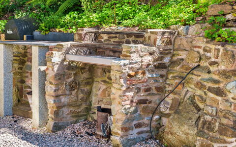 The Old Vicarage: Rots, Stenmur, Bunddække, Flise, Have, Bedrock, Landscaping, Cobblestone