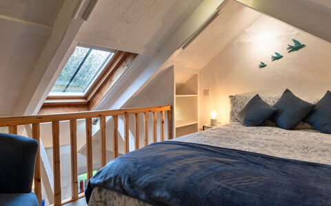 Spray Barn: Indretning, Møbel, Soveværelse, Træ, Seng, Loft, Gulvbelægning, Etage, Værelse, Sengetøj