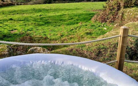 Demelza Shepherd'S Hut: Svømmepøl, Jacuzzi, Eco Hotel, Badekar, Farm