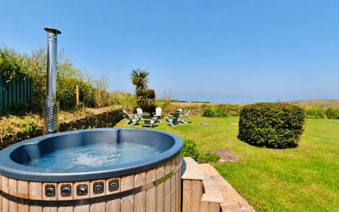 The Coast House: Fritid, Svømmepøl, Udvej, Landscaping, Gård, Eco Hotel, Jacuzzi, Udendørs Møbler