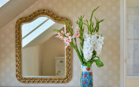 The Coast House: Indretning, Spejl, Molding, Billedramme, Tapet, Lampe, Stue