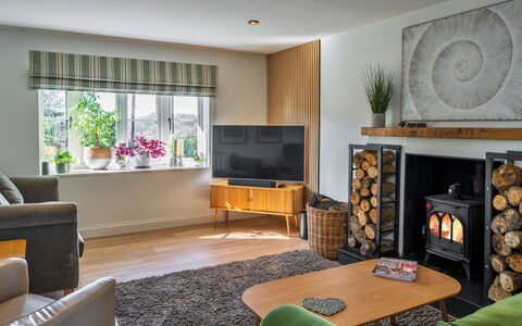 Thyme Bank: Møbel, Indretning, Gulvbelægning, Væg, Etage, Træ, Værelse, Stue, Loft, Couch