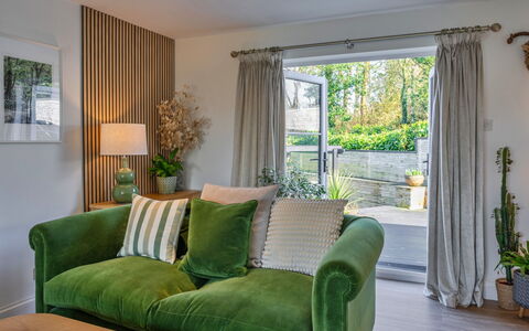 Thyme Bank: Møbel, Indretning, Væg, Couch, Træ, Stue, Gulvbelægning, Hjem, Textile, Værelse