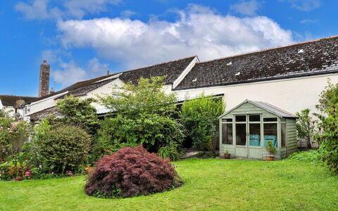 Okehampton 619: Græs, Busk, Hus, Tag, Have, Hjem, Sommerhus, Land Lot, Lawn