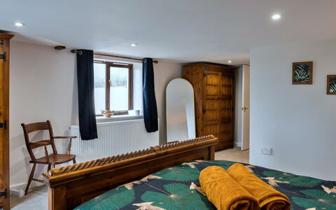 Town Farm Cottage: Møbel, Indretning, Væg, Seng, Træ, Soveværelse, Gulvbelægning, Etage, Loft, Værelse