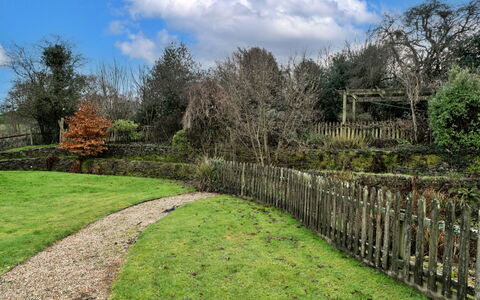 Syncocks Farm Cottage: Busk, Have, Landskab, Hegn, Græs-, Plantesamfund, Land Lot, Bunddække, Home Fencing