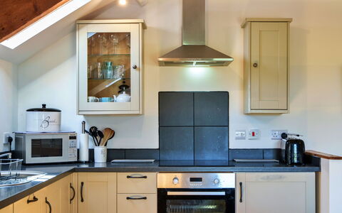 Little Norley: Køkken Apparat, Køkken, Countertop, Møbel, Indretning, Større Bandage, Cabinetry, Komfur, Gulvbelægning, Husholdningsapparat