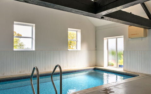 Halcyon Cottage, Stowford: Gulvbelægning, Etage, Loft, Svømmepøl, Hårdttræ, Dagslys, Bejdse, Design, Trægulve, Planke