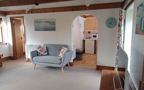 Halcyon Cottage, Stowford: Møbel, Træ, Indretning, Gulvbelægning, Etage, Loft, Værelse, Hjem, Bejdse, Stue