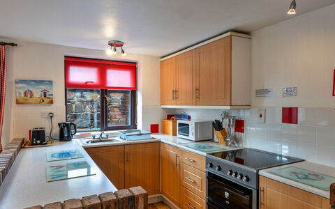 Tarquol Cottage, Stowford: Køkken, Køkken Apparat, Countertop, Større Bandage, Møbel, Komfur, Cabinetry, Indretning, Komfur, Gulvbelægning