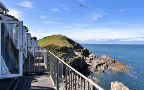 Sea Views Apartment in Ilfracombe: Vand, Krop Af Vand, Kyst, Hav, Coastal Og Oceaniske Landskabsformer, Headland, Terræn, Ocean, Kyst, Promontory