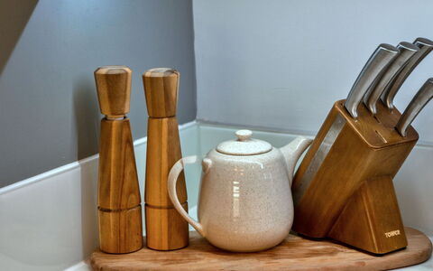 Plymouth Residence 53: Bordservice, Serveware, Køkken, Mad, Tallerkner, Hårdttræ