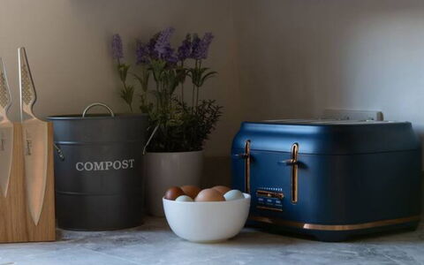 Coulscott Peacock Cottage: Køkken Apparat, Serveware, Lille Apparat, Husholdningsapparat, Køkken, Bejdse