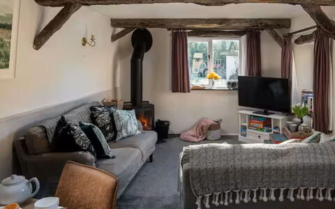 Coulscott Peacock Cottage: Møbel, Træ, Indretning, Couch, Hjem, Stue, Værelse, Bord, Hus, Belysning