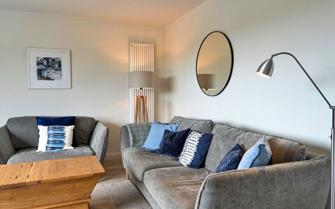 Paw'S Rest: Couch, Møbel, Indretning, Gulvbelægning, Etage, Stue, Throw Pillow, Hjem, Pude