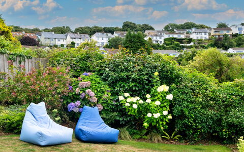 Paw'S Rest: Grøn, Busk, Have, Bunddække, Landscaping, Lawn, Gård, Backyard, Botanisk Have