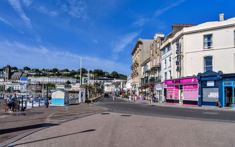 Harbour View: Bygning, City, Stad, Kvarter, Gade, Offentlige Rum, Blandet Brug, Gadebelysning, Familie Bil, Parkering