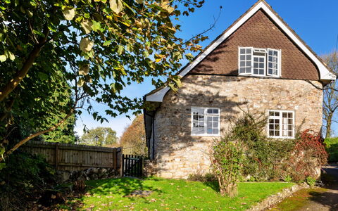 Lea Hill, Nuthatch: Bygning, Vindue, Hus, Afdeling, Sommerhus, Busk, Tag, Hjem, Landdistrikt, Stuehus