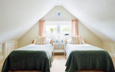 The Barn at Courtleigh: Seng, Indretning, Soveværelse, Møbel, Sengetøj, Loft, Træ, Sengetøj, Etage, Værelse