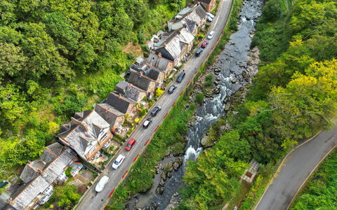 River Cottage: Landskab, Vandløb, Hus, Landdistrikt, Strøm, Landsby, Hill Station, Dal, Forstad