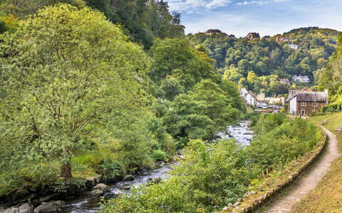 River Cottage: Vand, Krop Af Vand, Vandløb, Vandressourcer, Træ, Grøn, Naturligt Miljø, Natur, Strøm