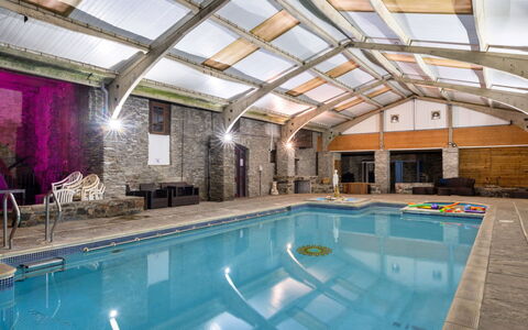 Trimstone Manor - Manor Cottage: Svømmepøl, Udvej, Kompositmateriale, Hotel, Thermae, Fritidscenter, Ferieby, Water Feature