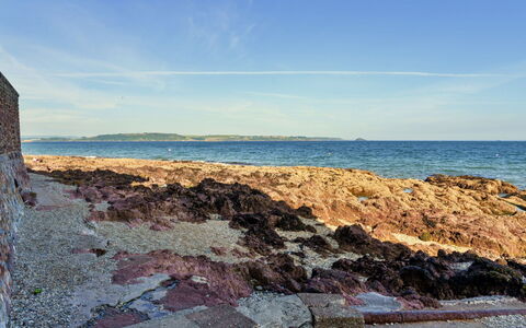 The Wash House, Kingsand: Blå, Vand, Krop Af Vand, Rots, Kyst, Horisont, Coastal Og Oceaniske Landskabsformer, Kyst, Hav