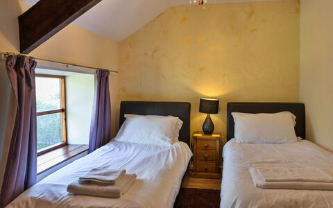 Mill Cottage, Great Houndbeare Farm: Væg, Seng, Soveværelse, Træ, Sengetøj, Indretning, Sengetøj, Gulvbelægning, Etage, Bed Frame