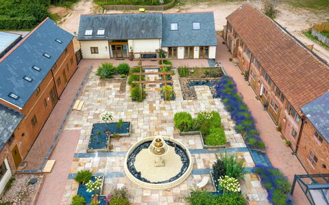 Ivy Cottage, Great Houndbeare Farm: Have, Estate, Bunddække, Landscaping, Gårdsplads, Gård, Indkørsel, Flise, Lawn, Hacienda