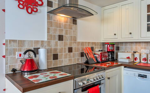 Poppy Cottage, Great Houndbeare Farm: Køkken, Køkken Apparat, Countertop, Større Bandage, Indretning, Cabinetry, Komfur, Komfur, Gulvbelægning, Husholdningsapparat